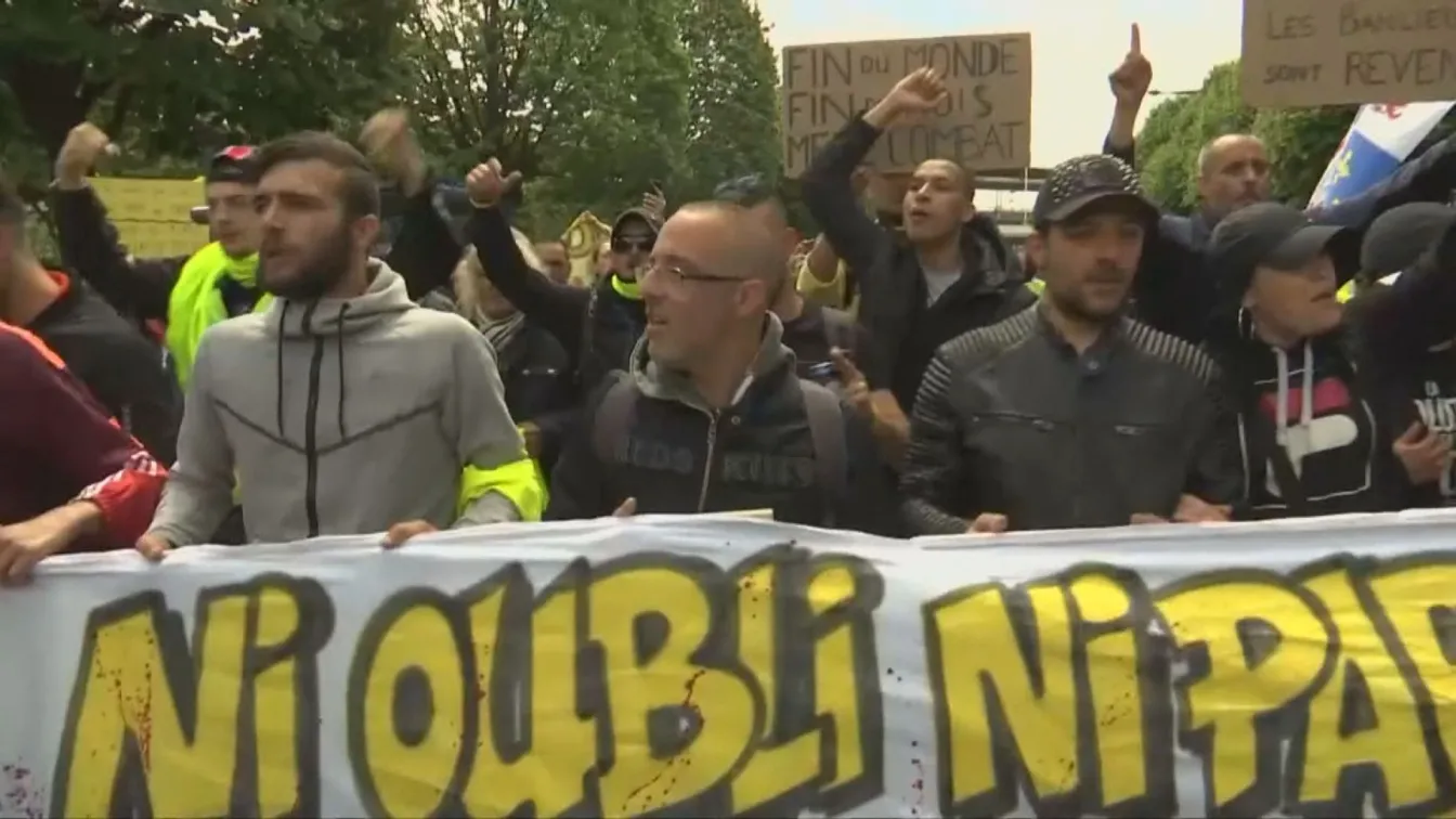 Масови протести във Франция и Албания