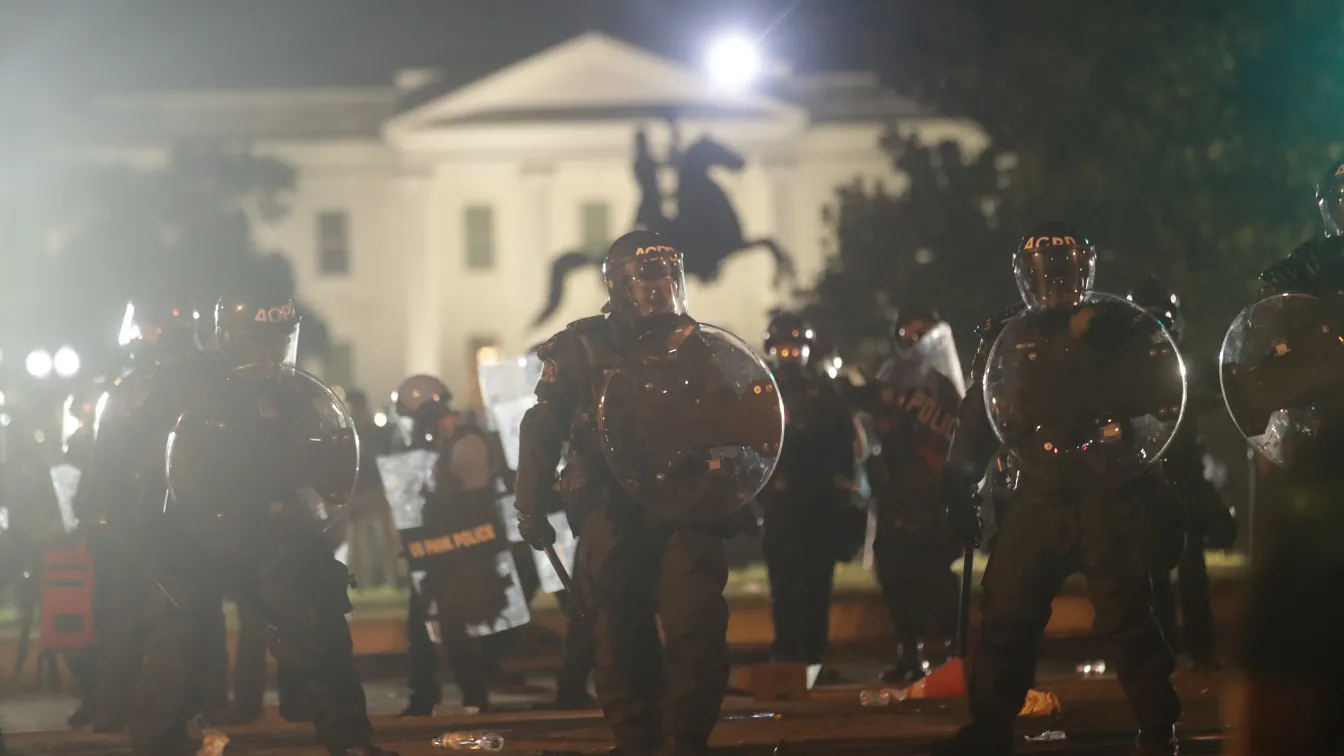  Размириците в САЩ продължават: Тръмп обяви, че ще извади армията на улиците