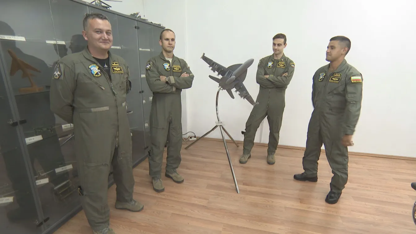 Четирима български пилоти ще се обучават в САЩ да пилотират F16