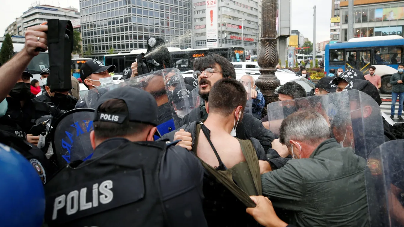 Сблъсъци в Турция на годишнината от протестите за парка „Гези“