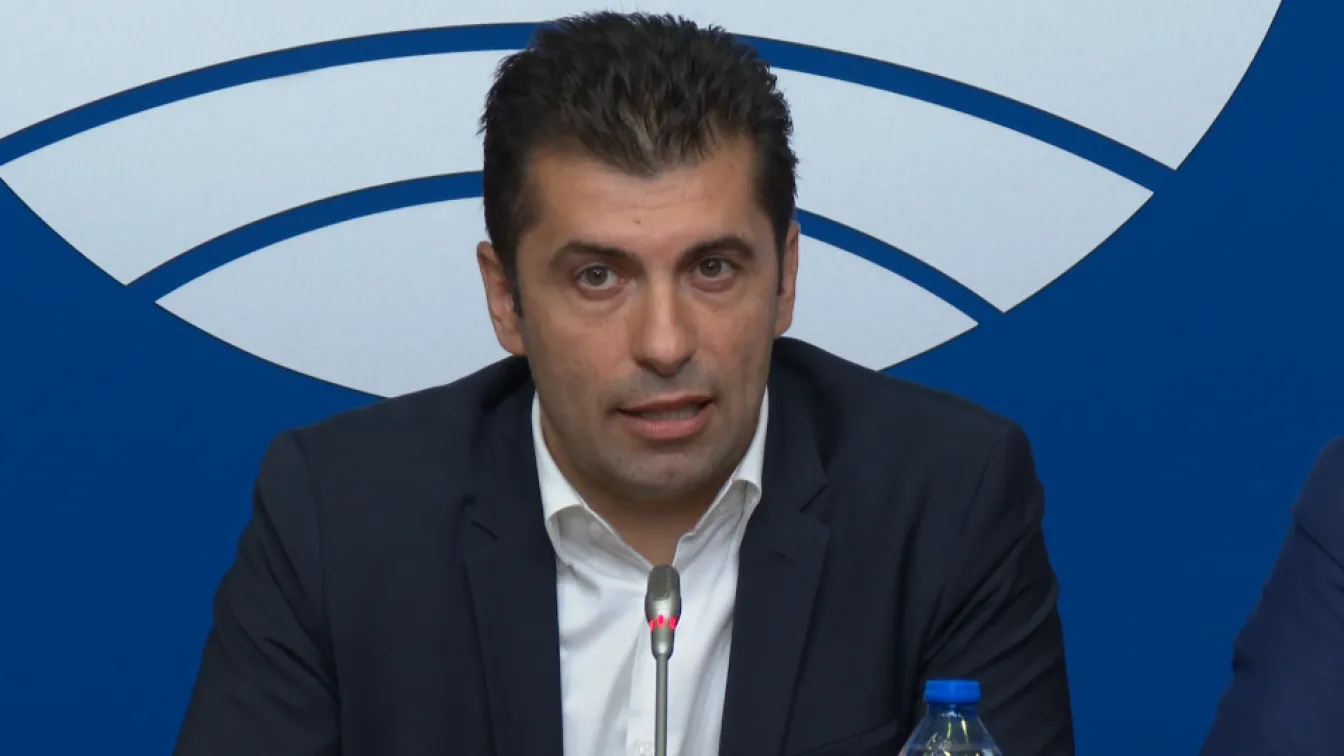Кирил Петков пред „Гардиън“ с двусмислен отговор дали изнасяме оръжия за Украйна