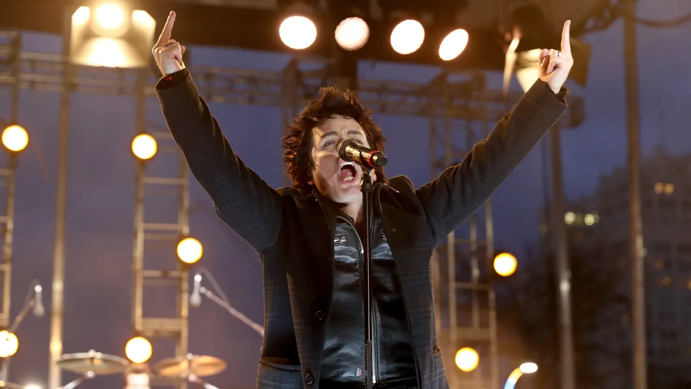 Фронтменът на Green Day се отказва от американско гражданство заради решението за абортите