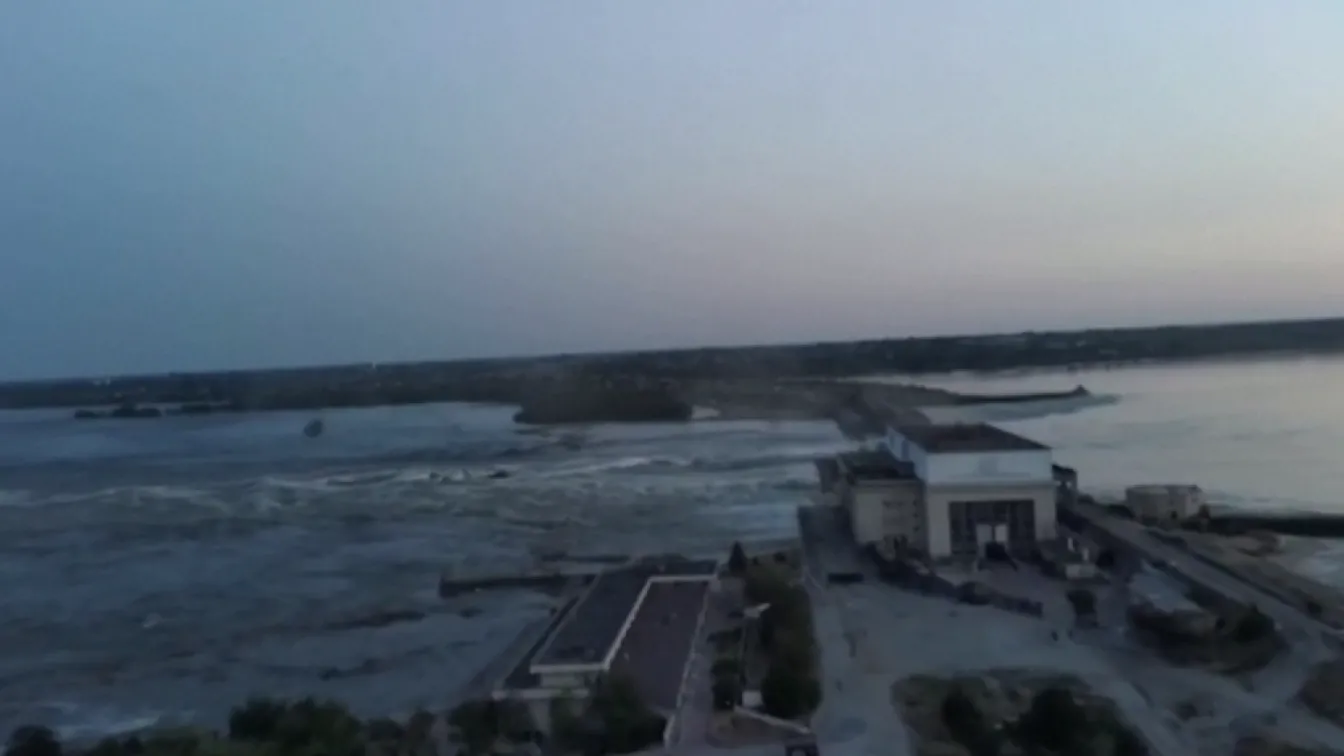 Забраниха влизане във водата, риболов и разходки по брега в Одеса заради замърсяване