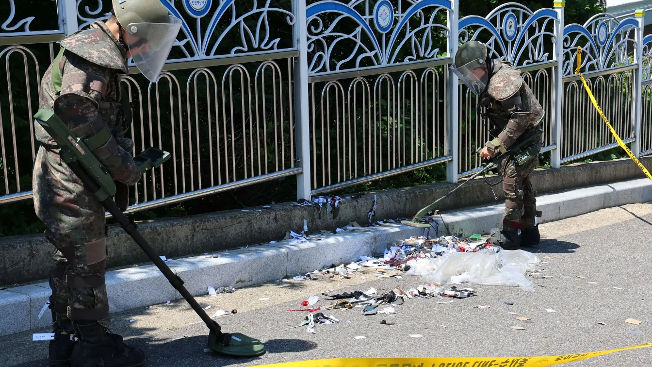 Севернокорейски балони с боклук объркаха въздушното движение в Сеул и причиниха пожар на покрив