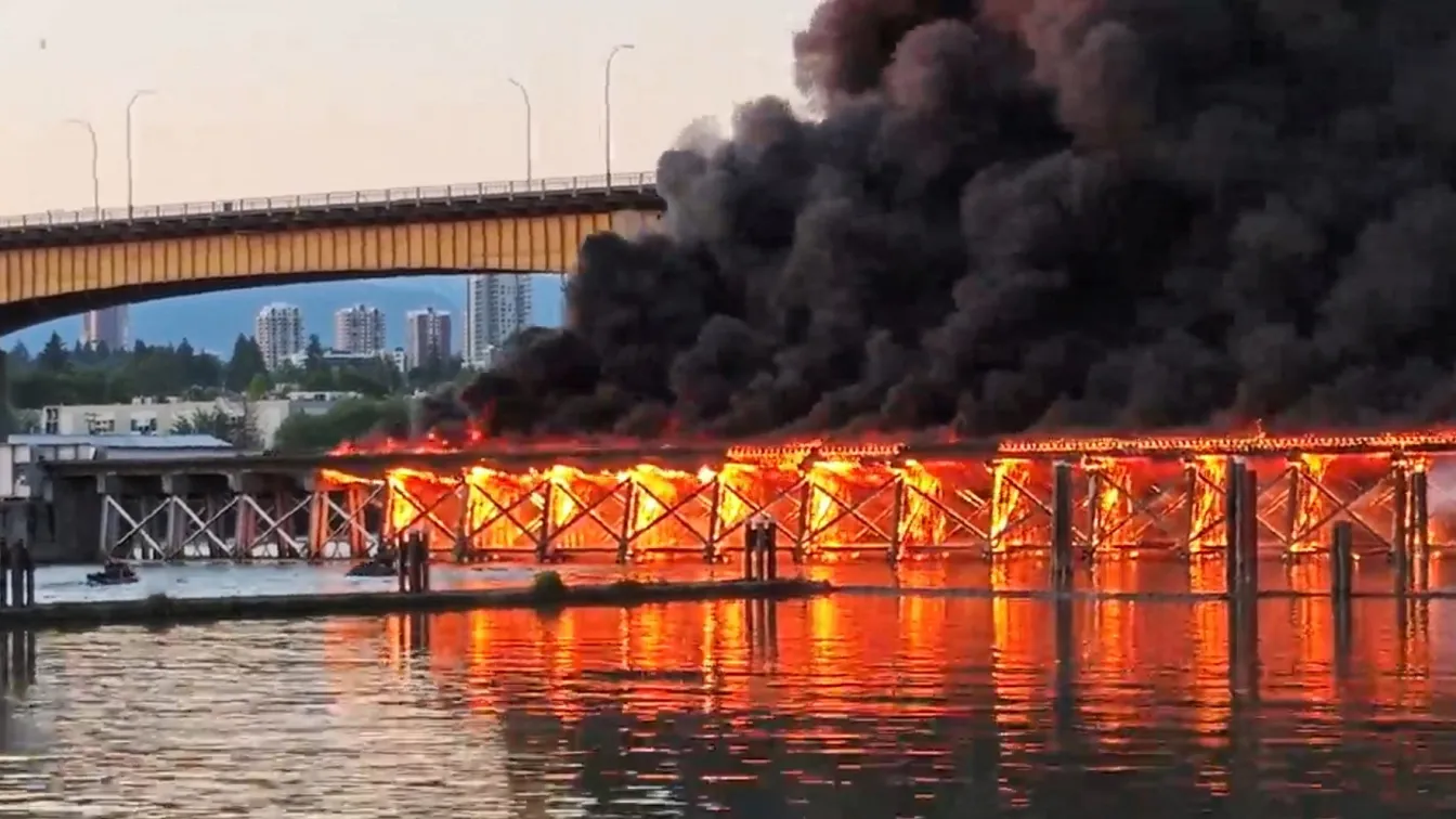 Железопътен мост във Ванкувър гори (ВИДЕО и СНИМКИ)