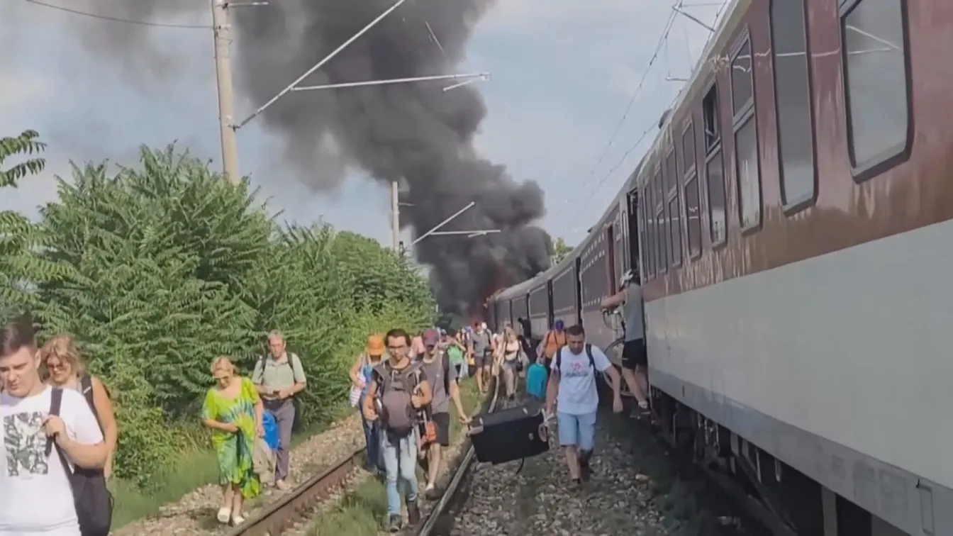 Сблъсък между пътнически влак и автобус в Словакия, има жертви и ранени (ВИДЕО+СНИМКИ)