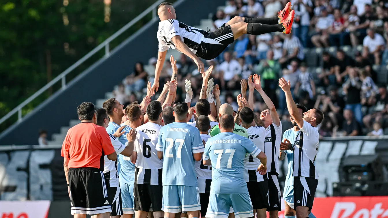 Мартин Камбуров се сбогува с футбола пред 10 000 на 