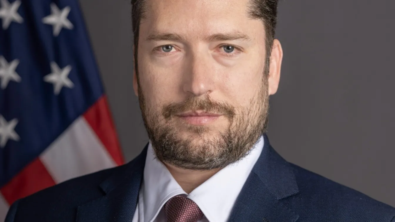 Свързван с Кремъл служител на Тръмп е закрил агенцията за борба с дезинформацията