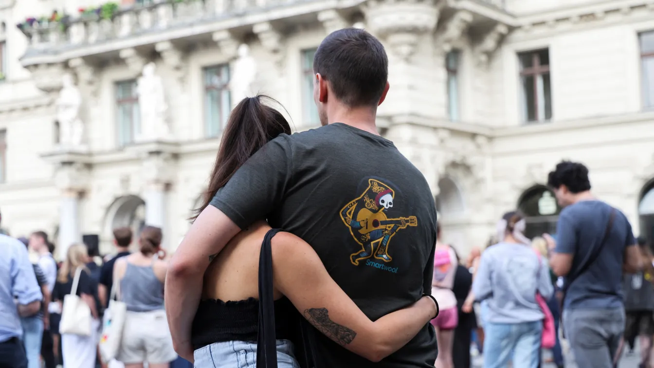 В Австрия е втори ден на траур за убитите при стрелба в училище