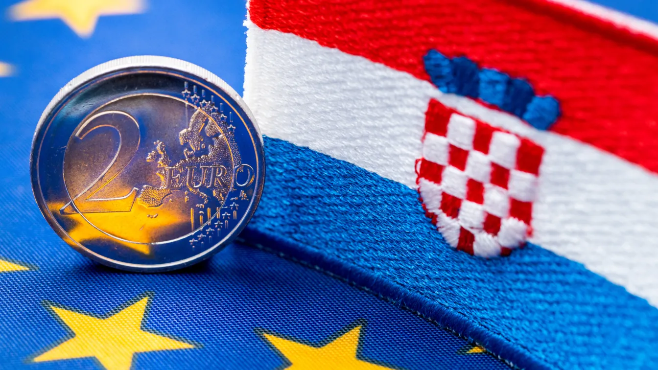Опитът на Хърватия: За 2,5 години в еврозоната минималната заплата се е увеличила с 40%