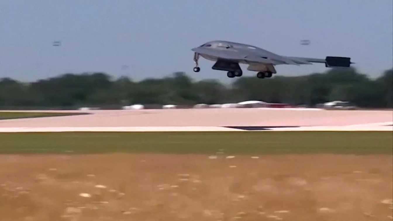 Бомбардировачи B-2 се завръщат в САЩ след удара по иранските ядрени съоръжения (ВИДЕО)