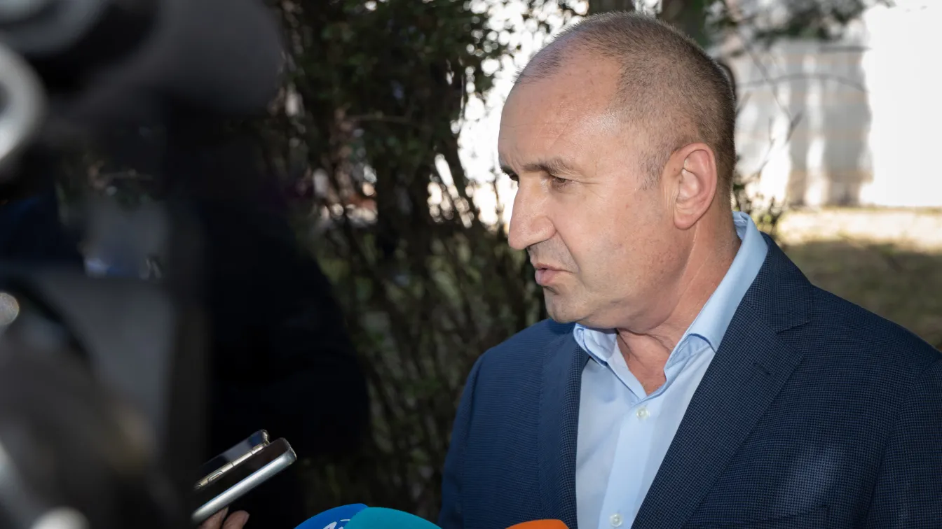 Радев: Влизането в еврозоната при петролна криза трябва да бъде много внимателно премислено