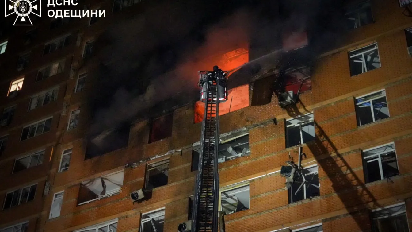 Русия атакува Одеса: Трима са убити при удар по жилищен блок