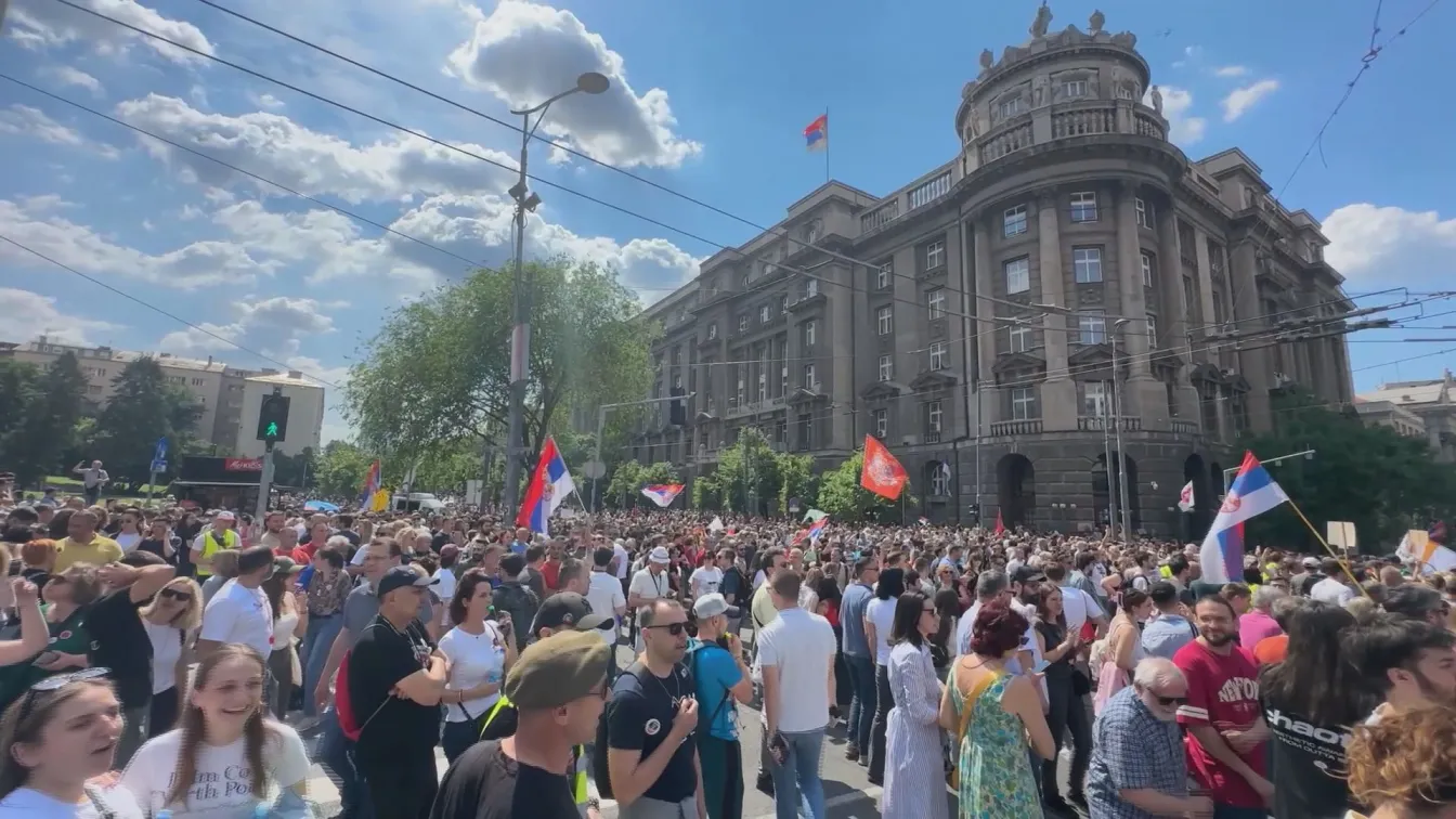 Видовден в Сърбия: Ще има ли предсрочни парламентарни избори?