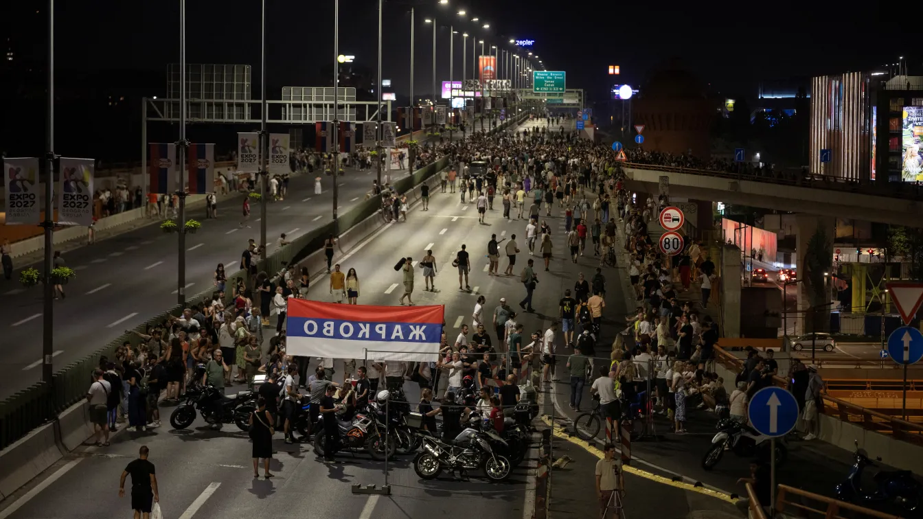 „Арестувайте Вучич!“: Нови протести и блокади в Сърбия (ГАЛЕРИЯ)