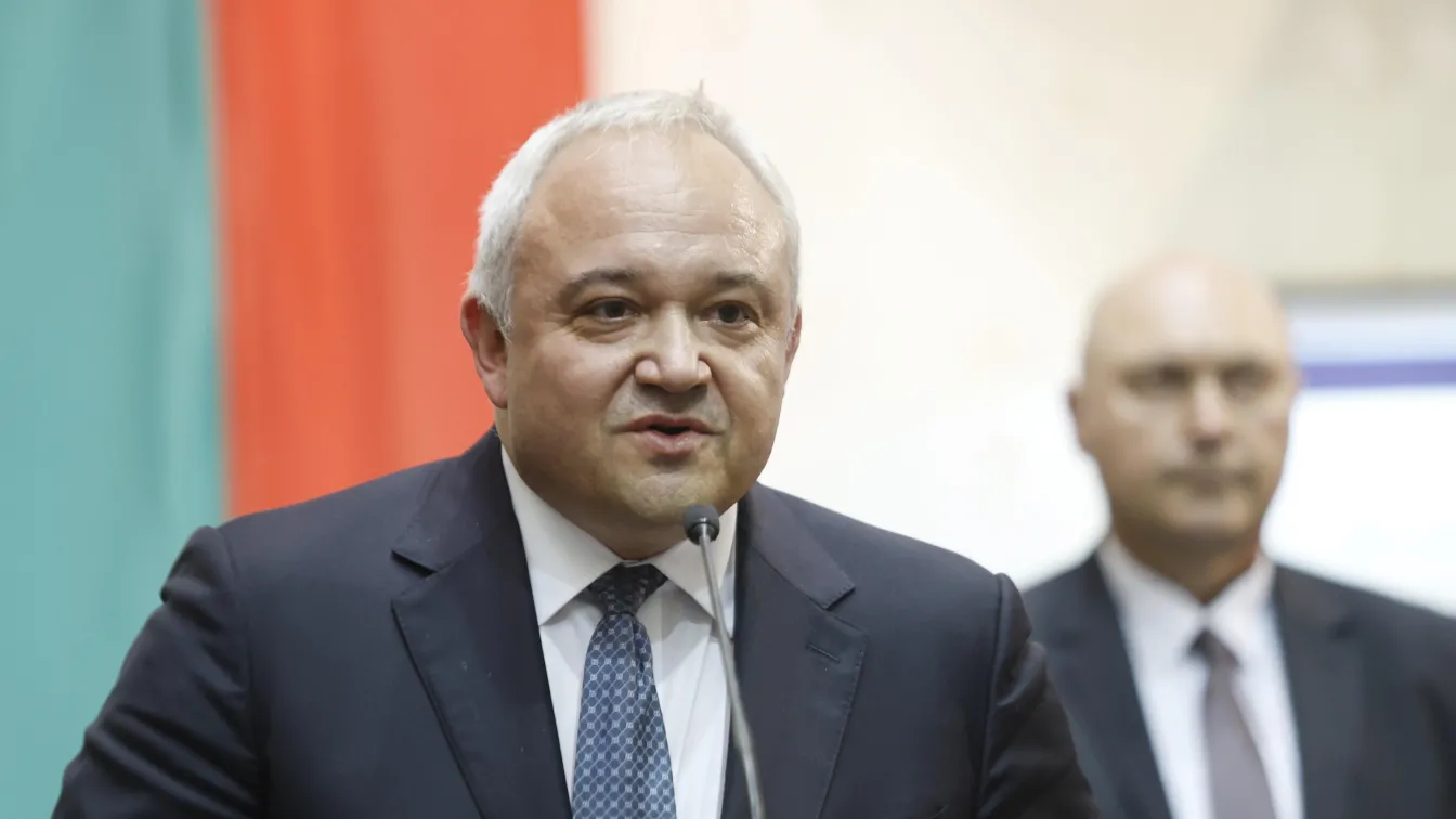 Демерджиев към Хегсет: Ще проверим твърденията за миграционен натиск по българските плажове