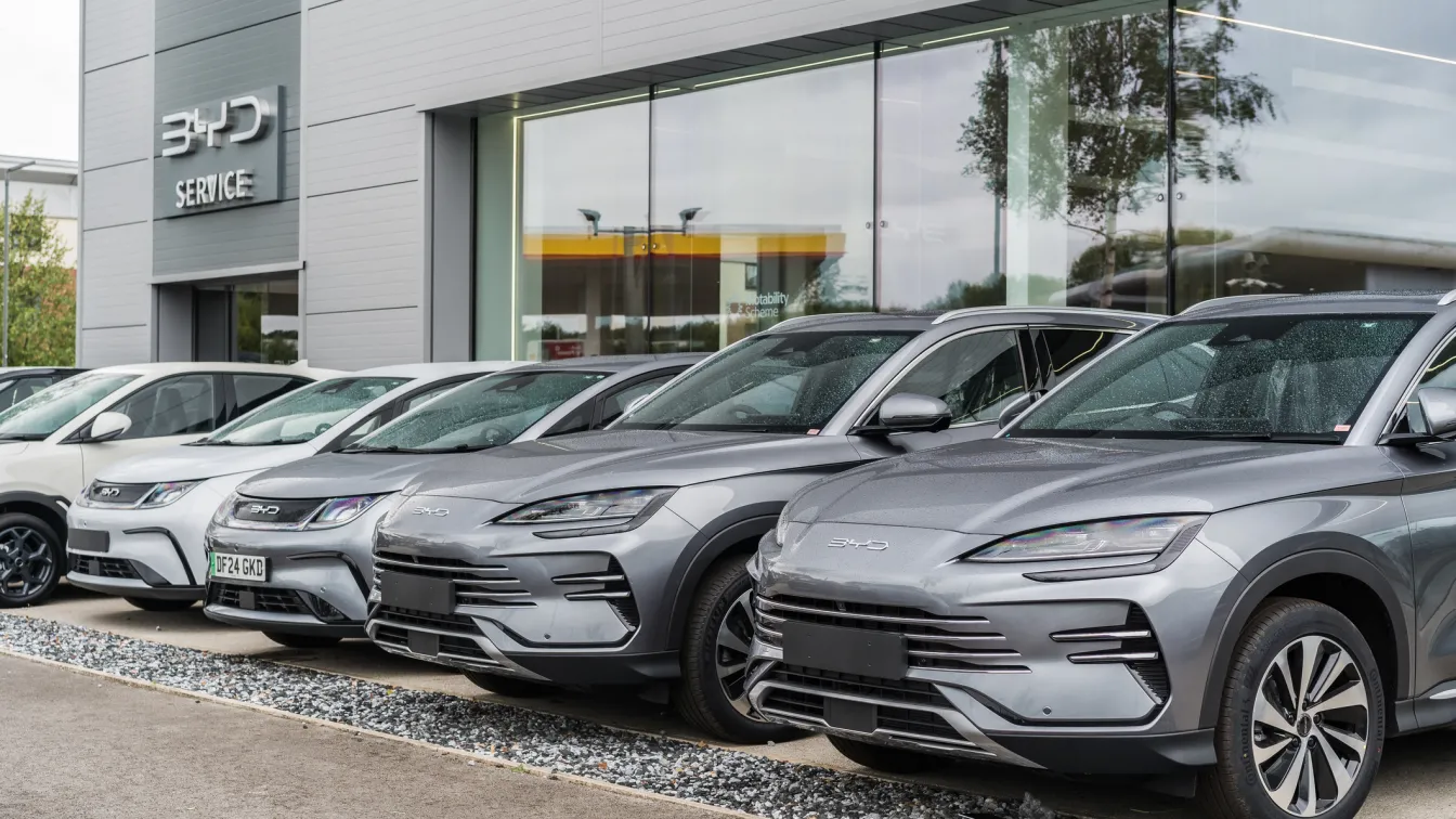 САЩ включиха BYD в списъка на компании с предполагаеми връзки с китайската армия