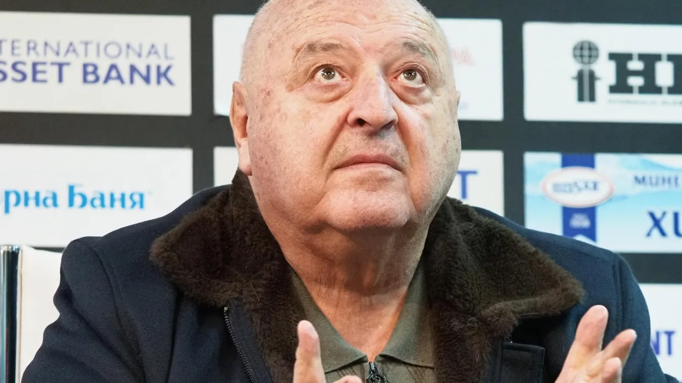 Две деца от 