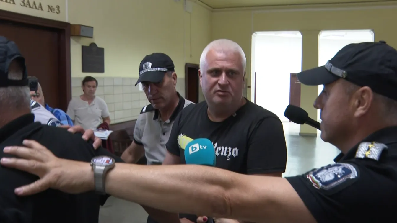 Шофьорът от тежката катастрофа на АМ „Тракия“: Направих всичко възможно да удържа камиона и да помогна. Гумата се спука (ВИДЕО)