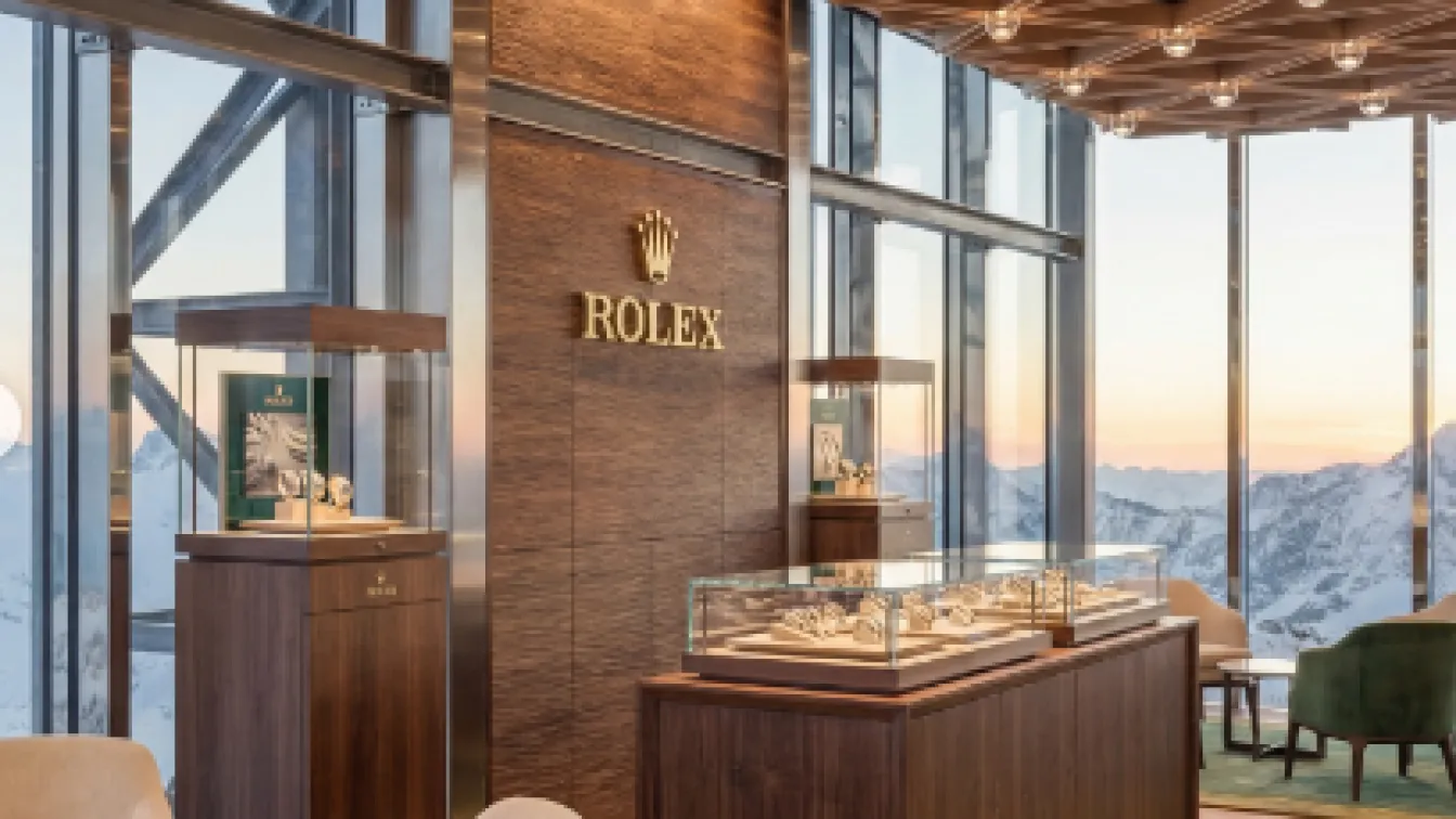 Rolex отвори магазин на 3000 метра височина сред снежни върхове