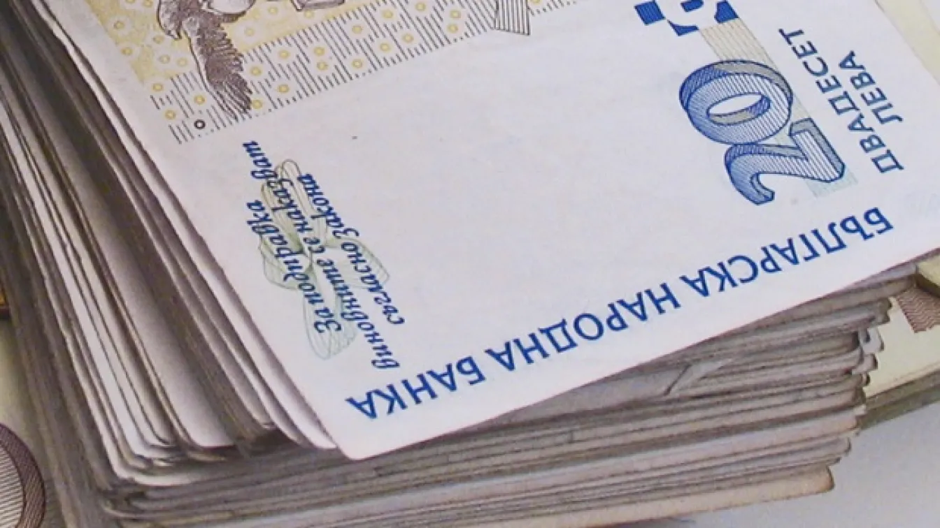 915 лв. средна заплата у нас в края на 2015 г.