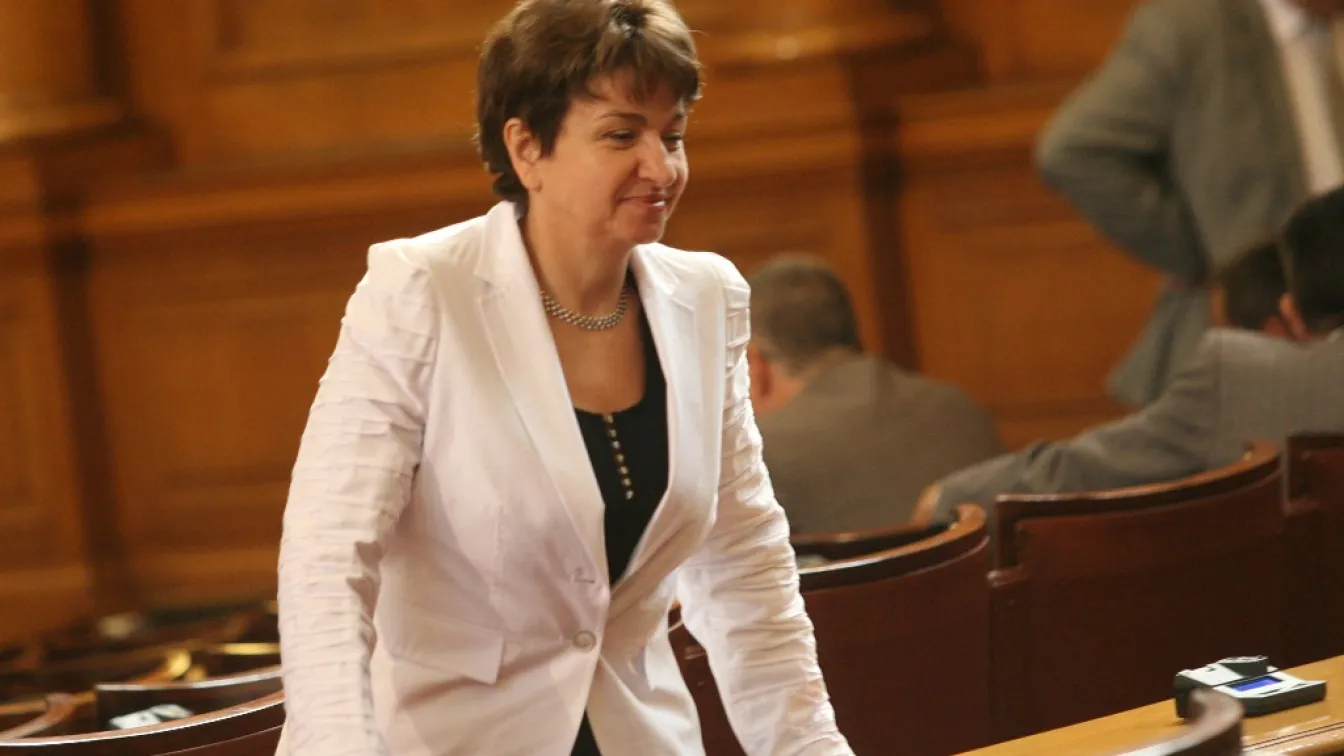 Правителството си избра Плугчиева за посланик