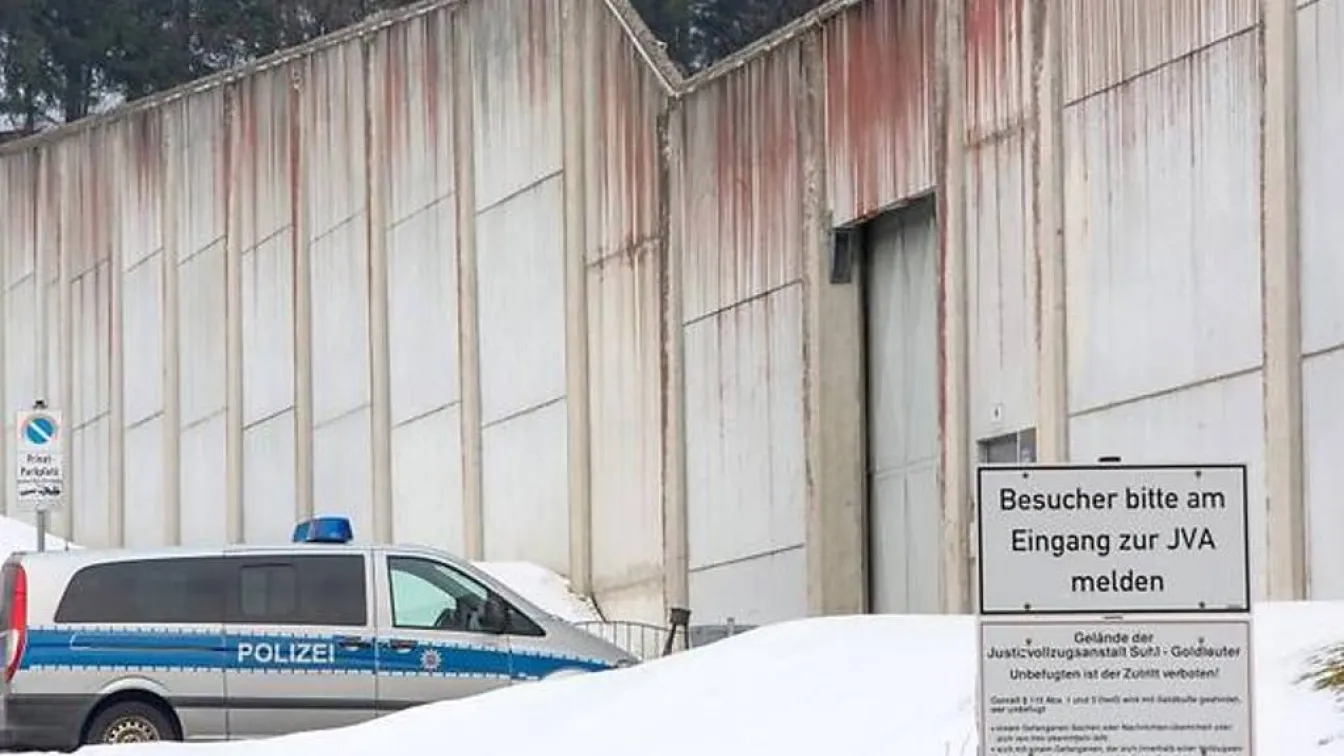 Затворник взе двама заложници в Германия
