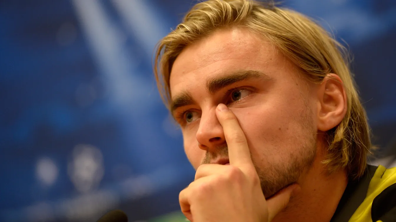 Шмелцер със счупен нос, но ще играе срещу Малага