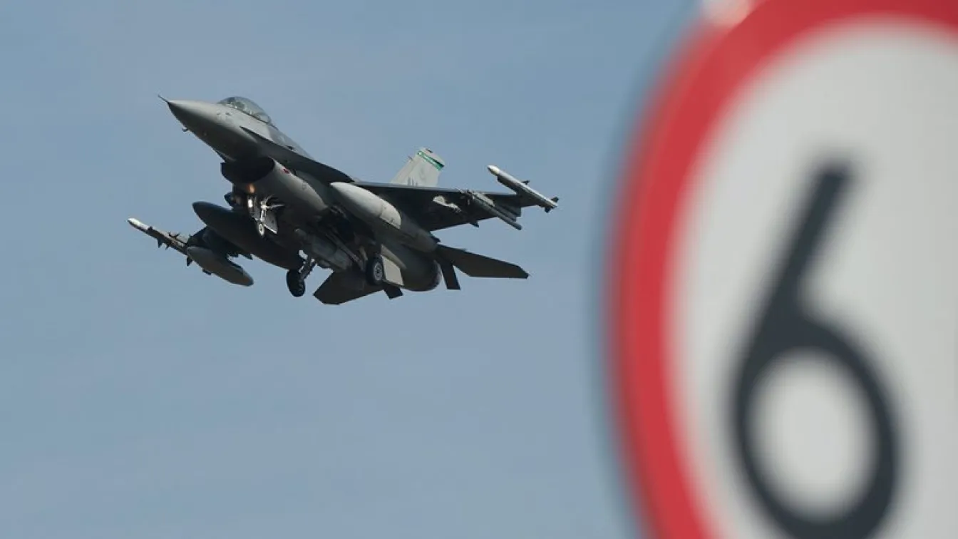 Гръцки офицер пристигна в Киев, обучава украински пилоти на F-16
