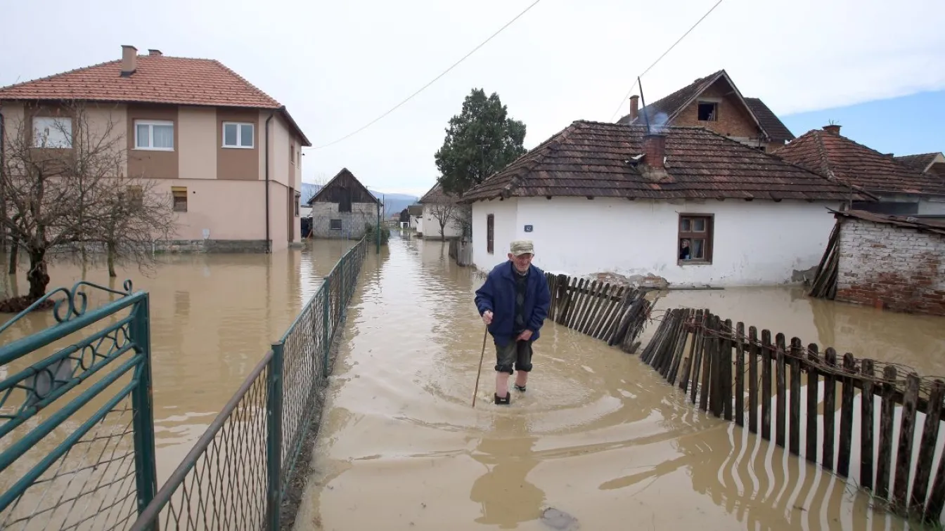 Бедственото положение в 15 общини в Сърбия заради наводнения