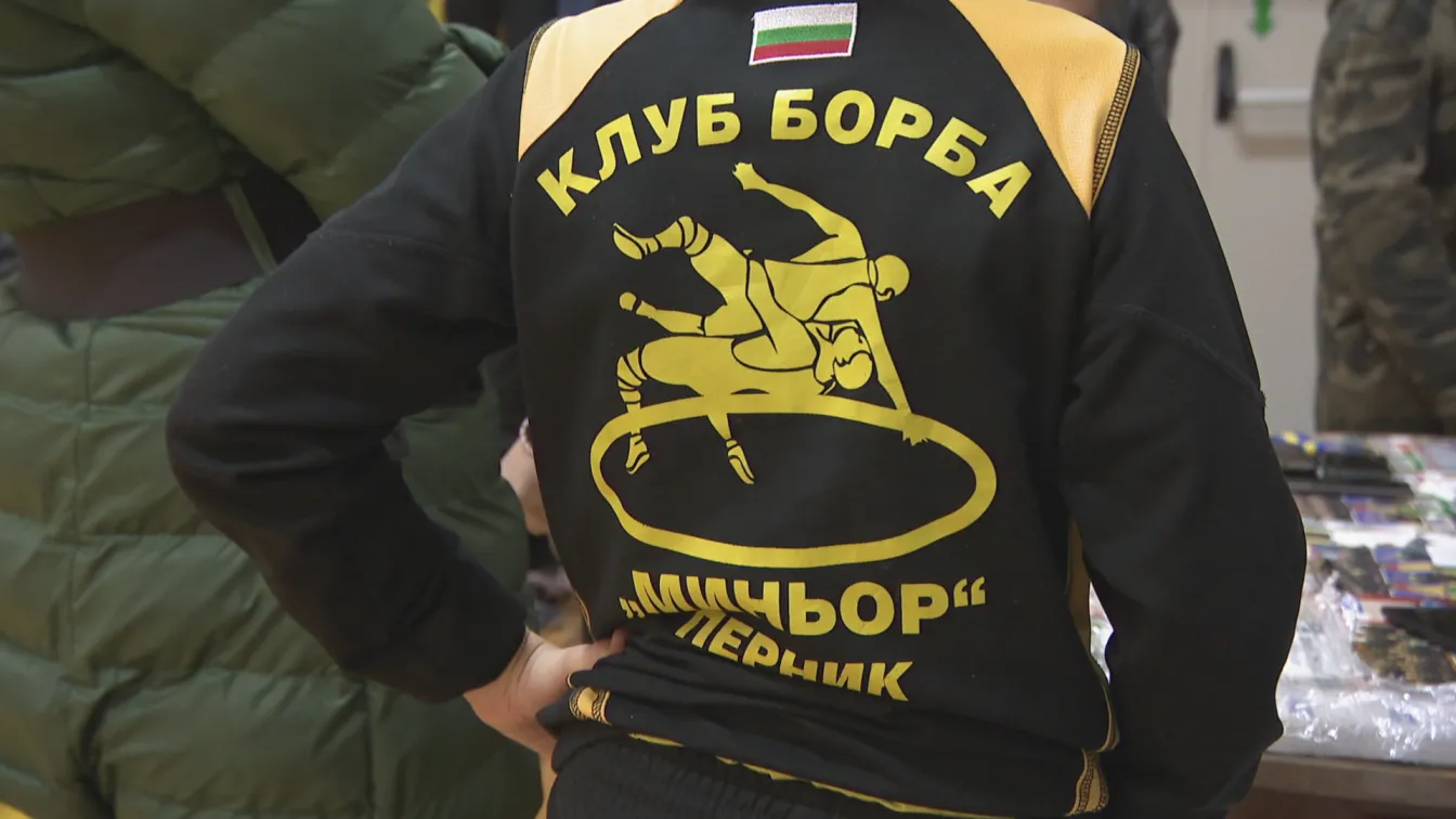 „Вярваме в доброто”: Клубът по борба в Перник помогна на онкоболно момче