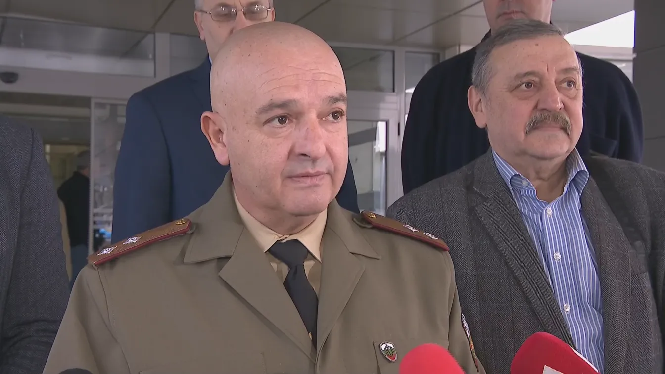 Изследват българско семейство след контакт със заразен с COVID-19 