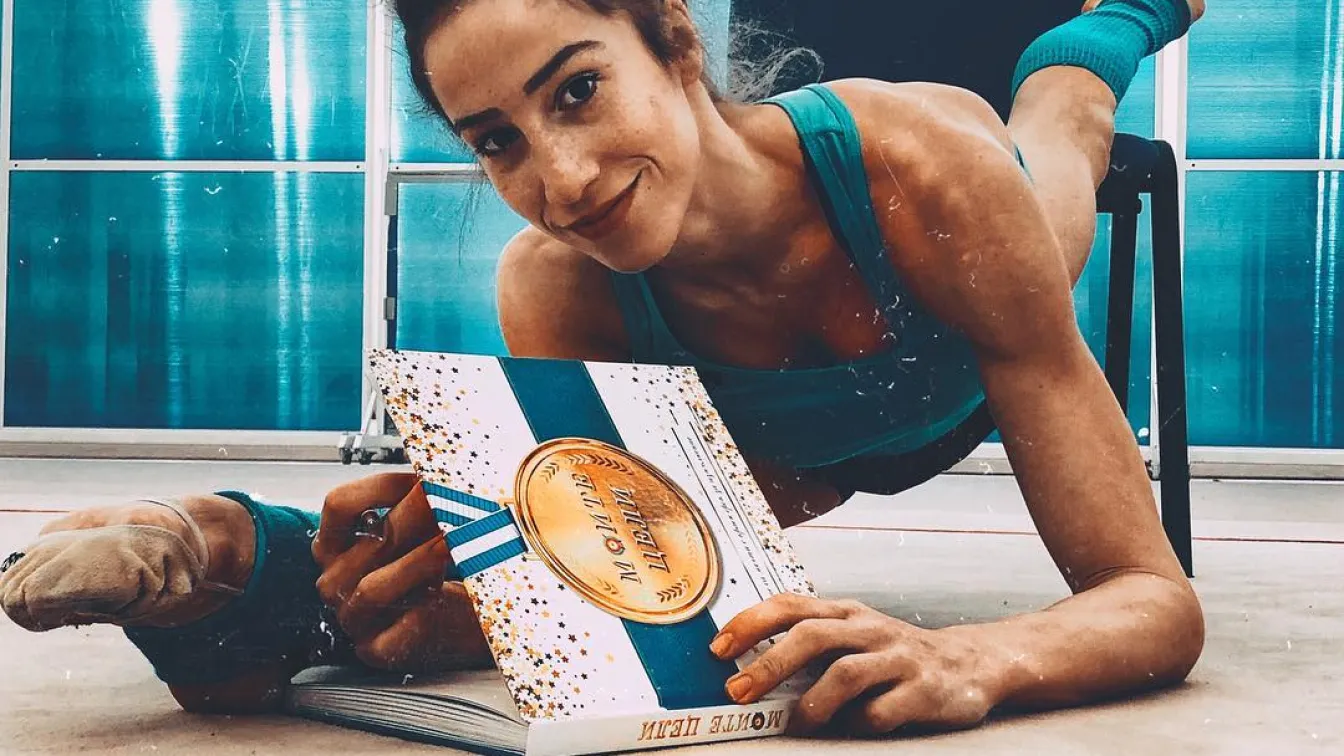 Торта Червено кадифе, като за гимнастички (ВИДЕО)