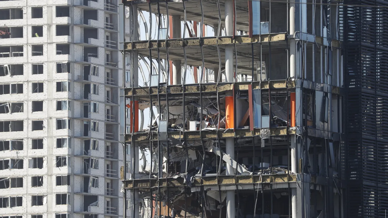 Обстрел на жилищен квартал в Киев, има ранени
