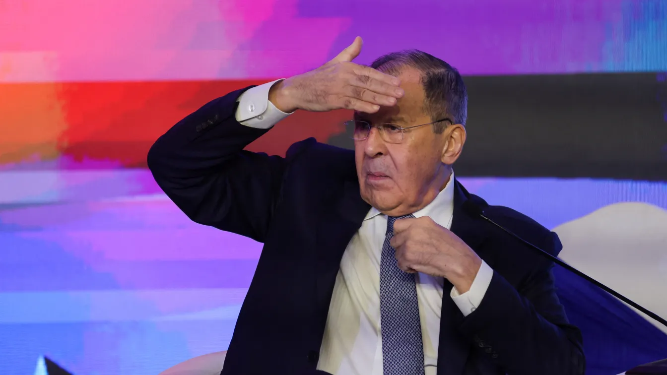 Самолетът на Сергей Лавров заобиколи България на път за Скопие