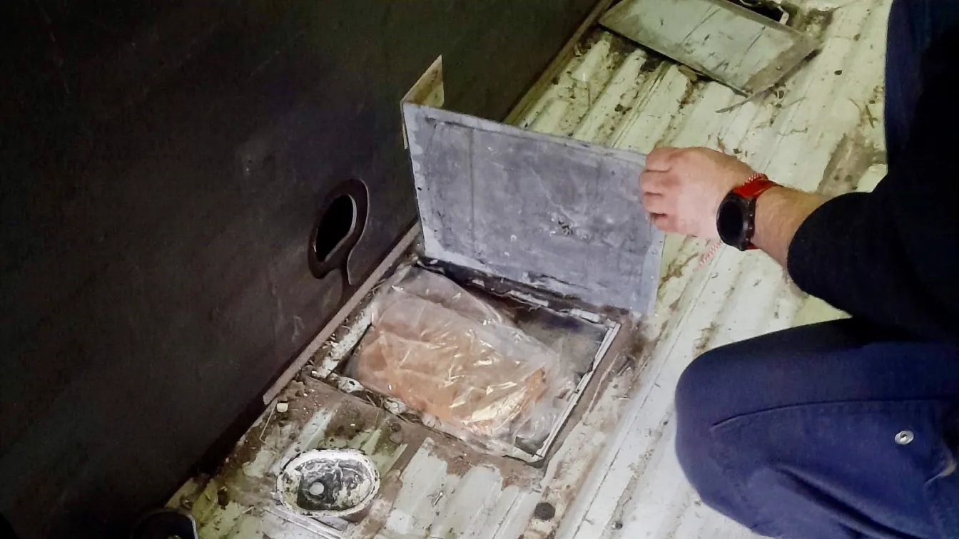 Дрога за милиони в тайник на микробус: Кой се опита да я пренесе през границата ни?