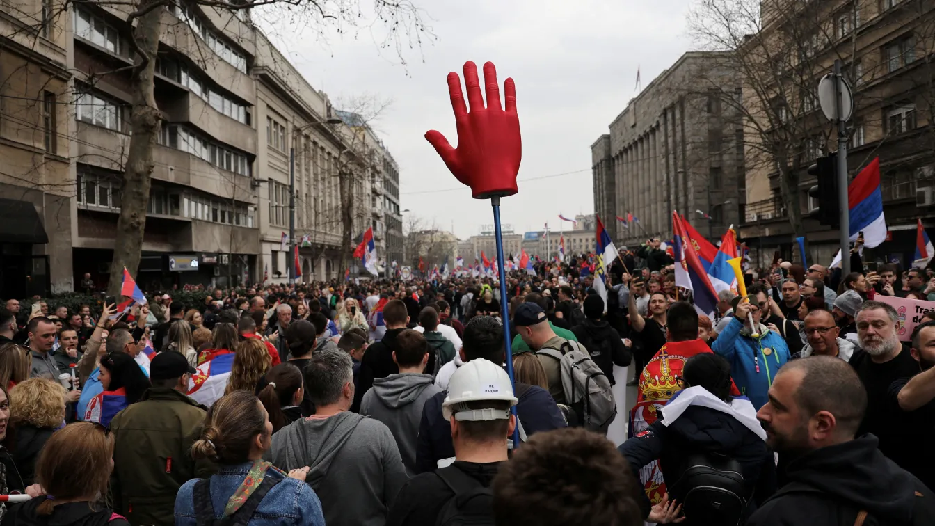 Сръбските власти отричат ​​незаконна атака със звуково оръжие срещу мирни протестиращи