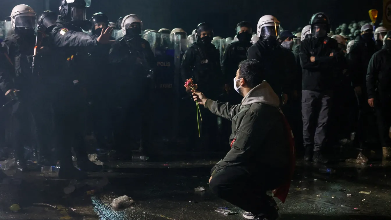 Кметът на Истанбул остава в ареста: Какви са последствията от задържането му?