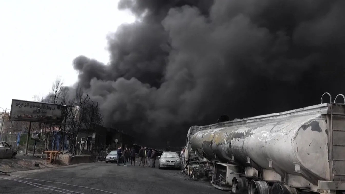 Цените на петрола спаднаха под 90 долара за барел въпреки продължаващите удари в Близкия изток