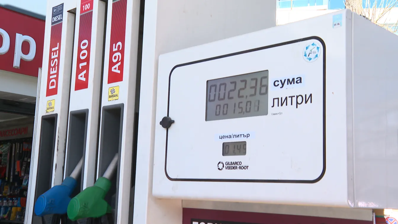 Горивата в България стигнаха почти 1,50 евро за литър, транспортният бранш предупреждава за скок на цените на услугите
