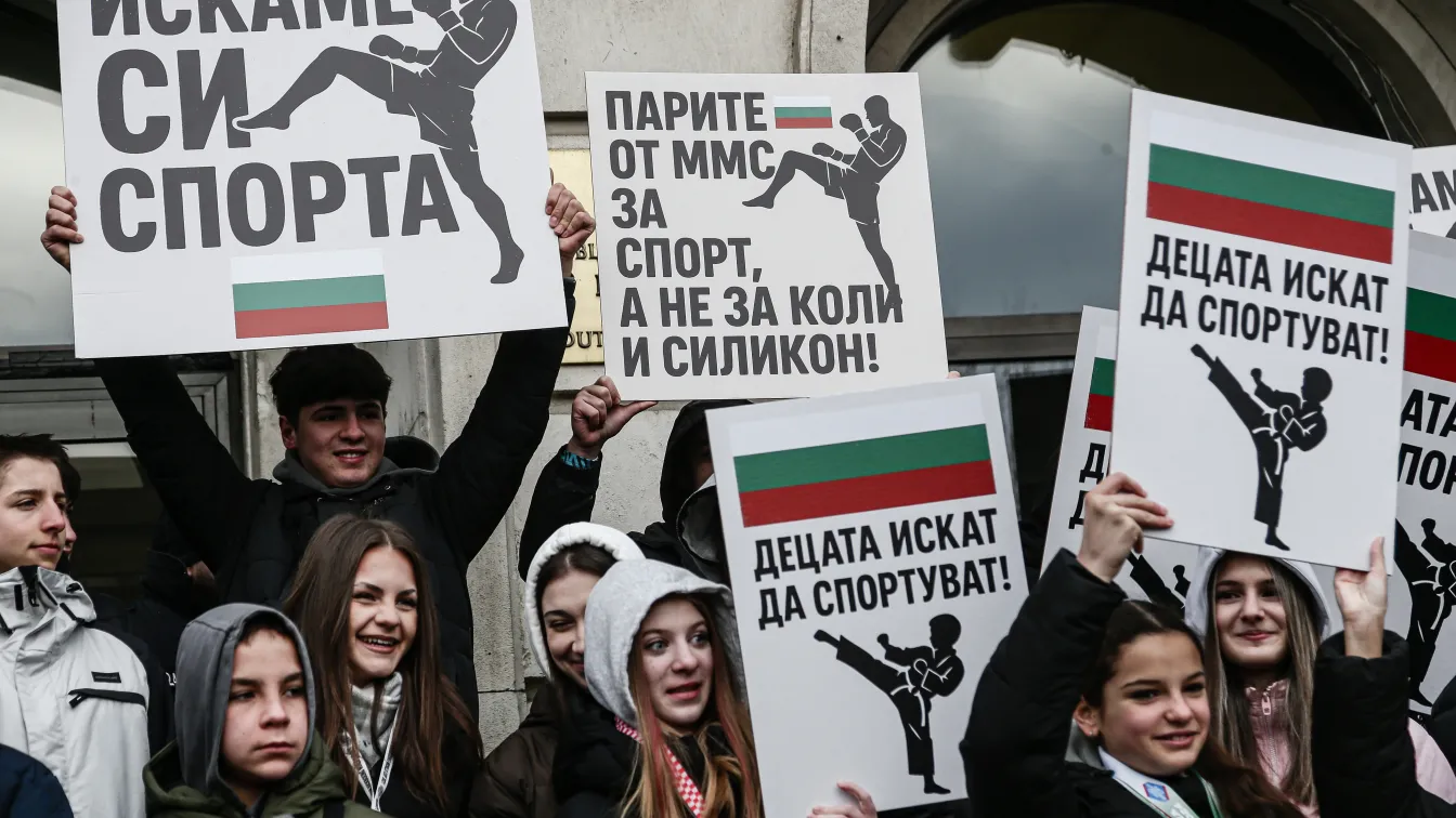 Протест и ултиматум! Отново поискаха оставката на шефа на кикбокса (ВИДЕО)