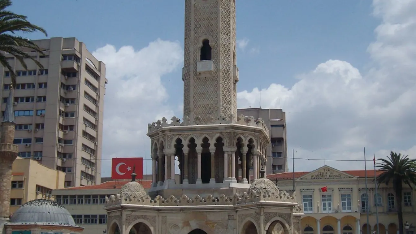 Часовниковата кула в Измир