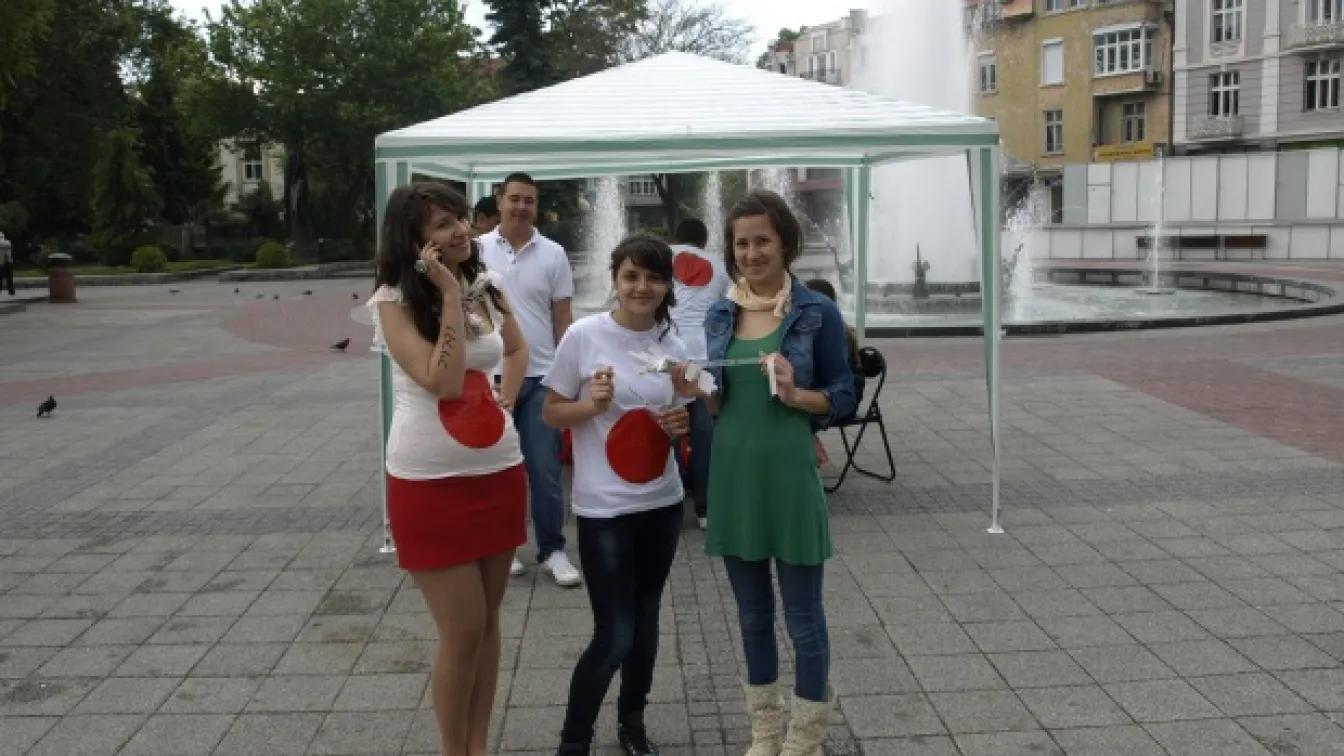 Младежи помагат на Япония
