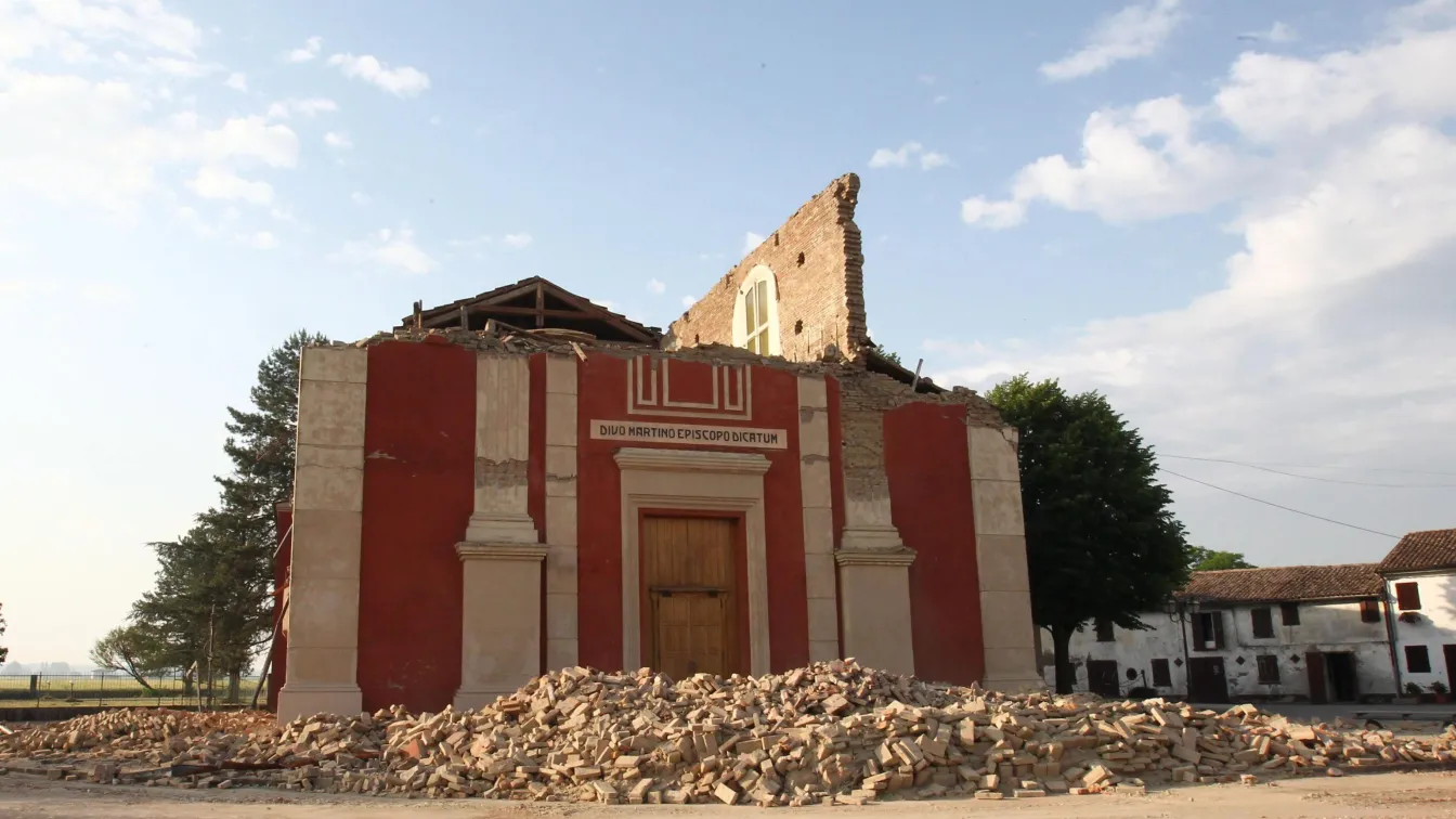 Вторични трусове в Италия, хиляди още са без дом