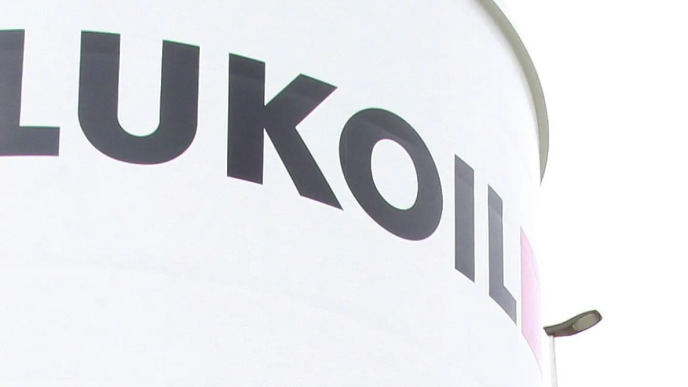Унгарската MOL иска да купи рафинерията на 