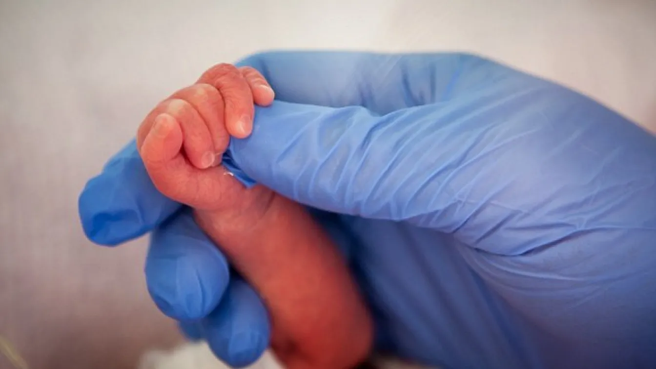 Бебе се роди здраво от майка в мозъчна смърт