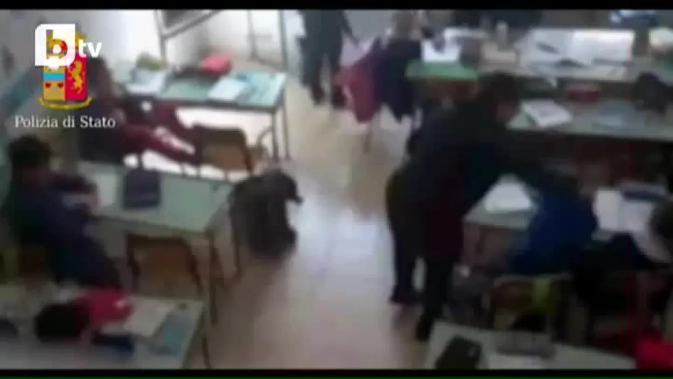 Учителки шамаросват деца в клас, арестуват ги (ВИДЕО)