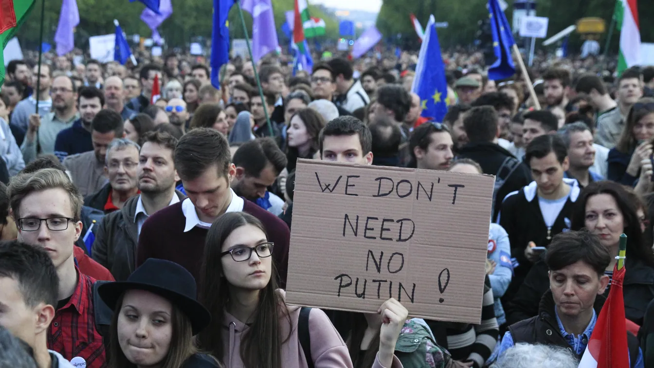 „За” ЕС и „против” Русия: Хиляди унгарци протестираха в Будапеща