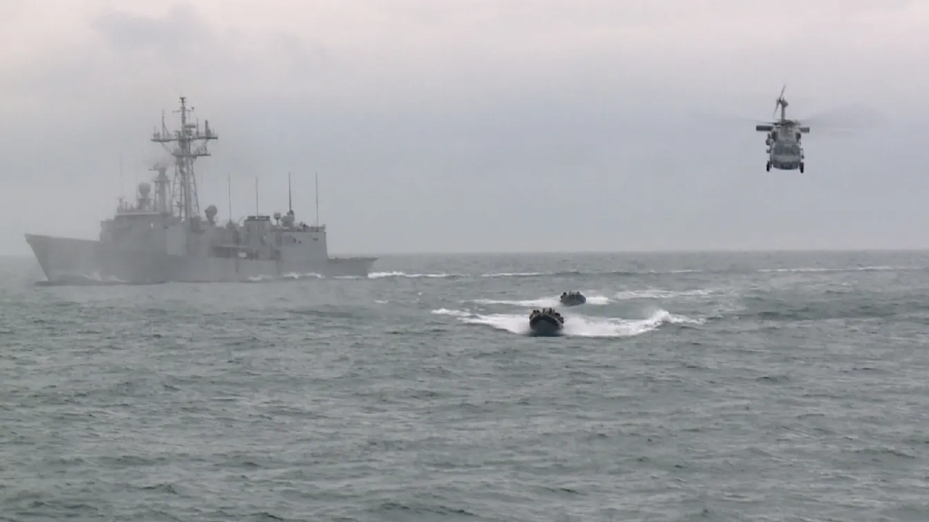 Турция започва военноморско учение в три морета