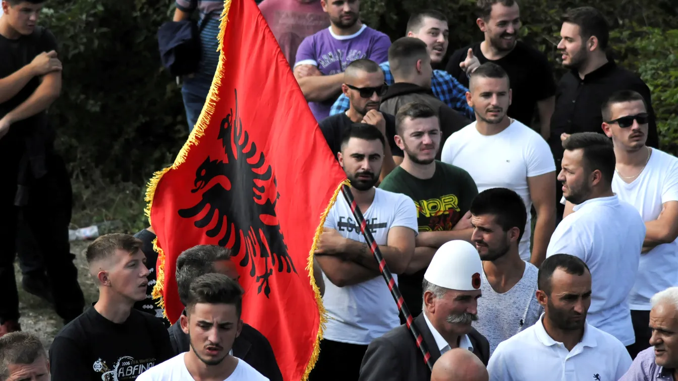 Напрежението продължава: Протести на сърби в цяло Северно Косово